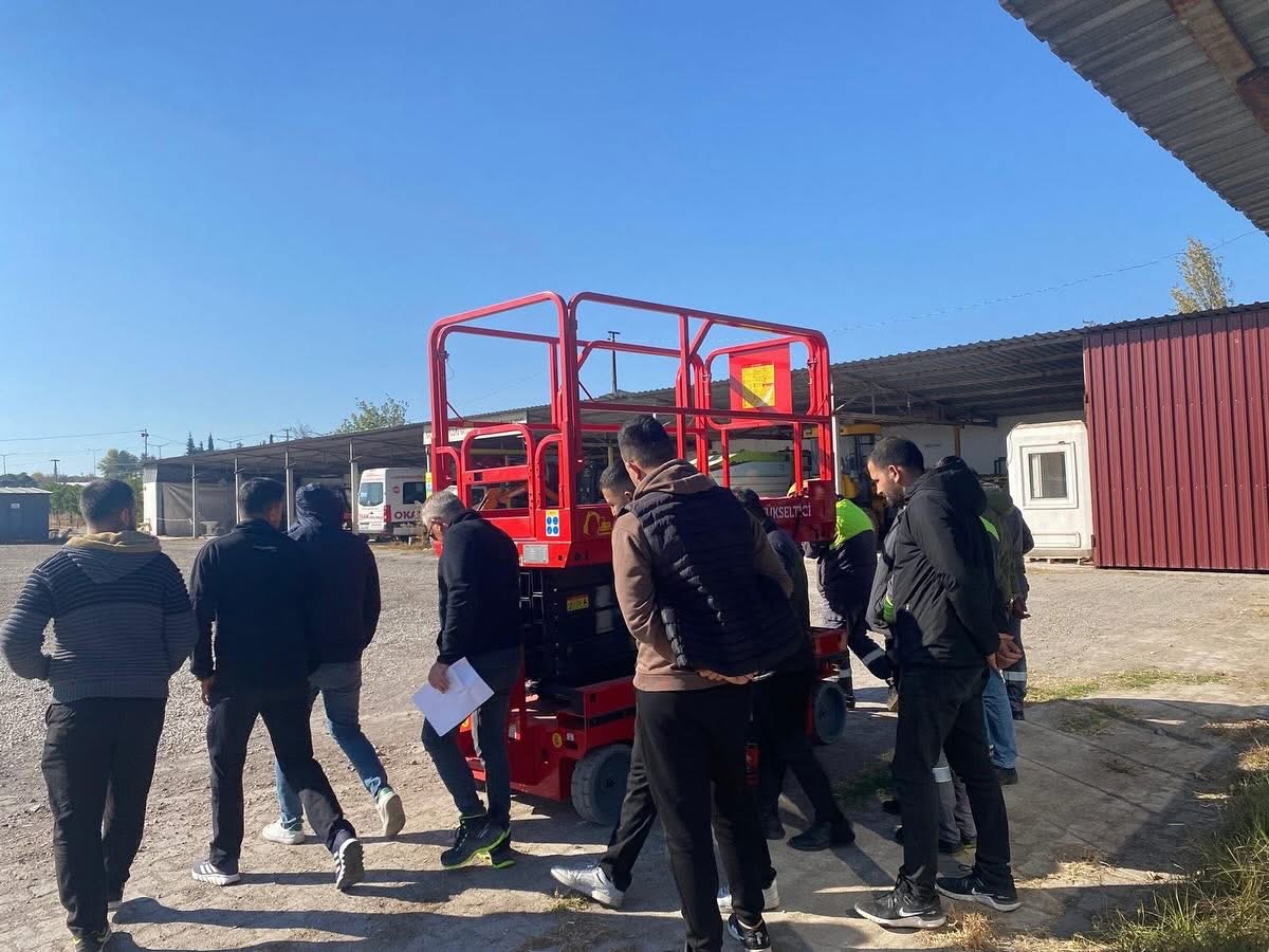 PERSONEL YÜK VE YÜKSELTİCİ ARACIMIZIN EĞİTİMLERİ DEVAM EDİYOR.